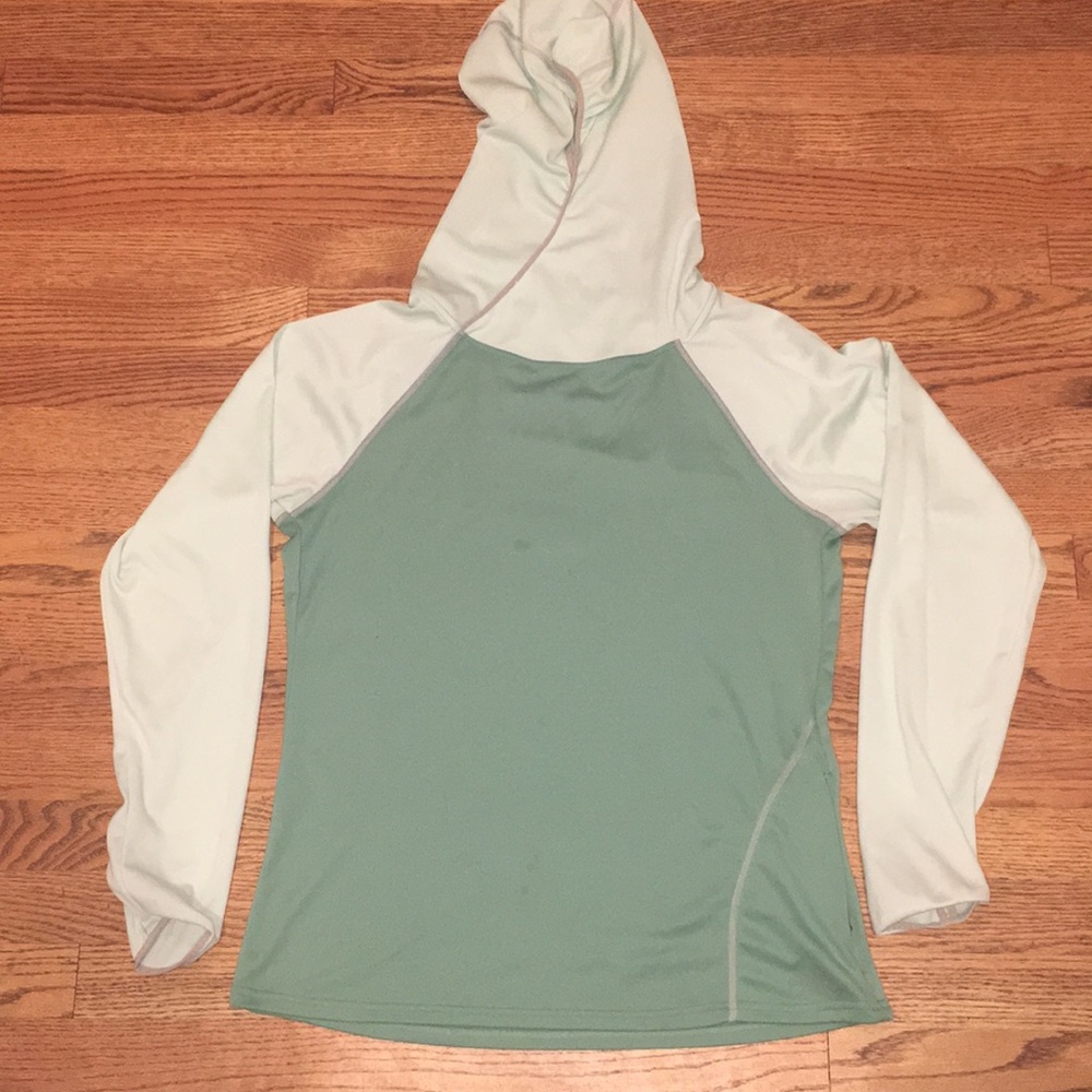 Patagonia Sunshade Hoodie - Woman’s Large